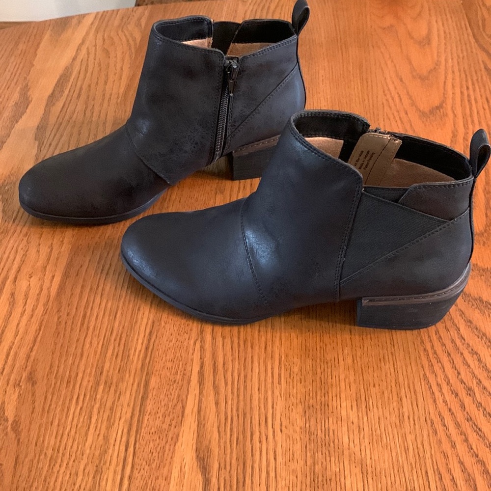 Women’s size 11 black boots